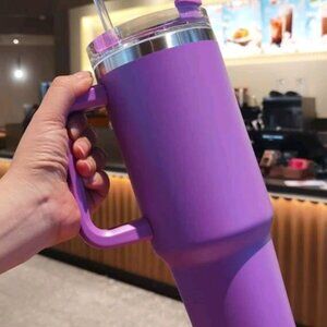 Stainless steel cup with handle